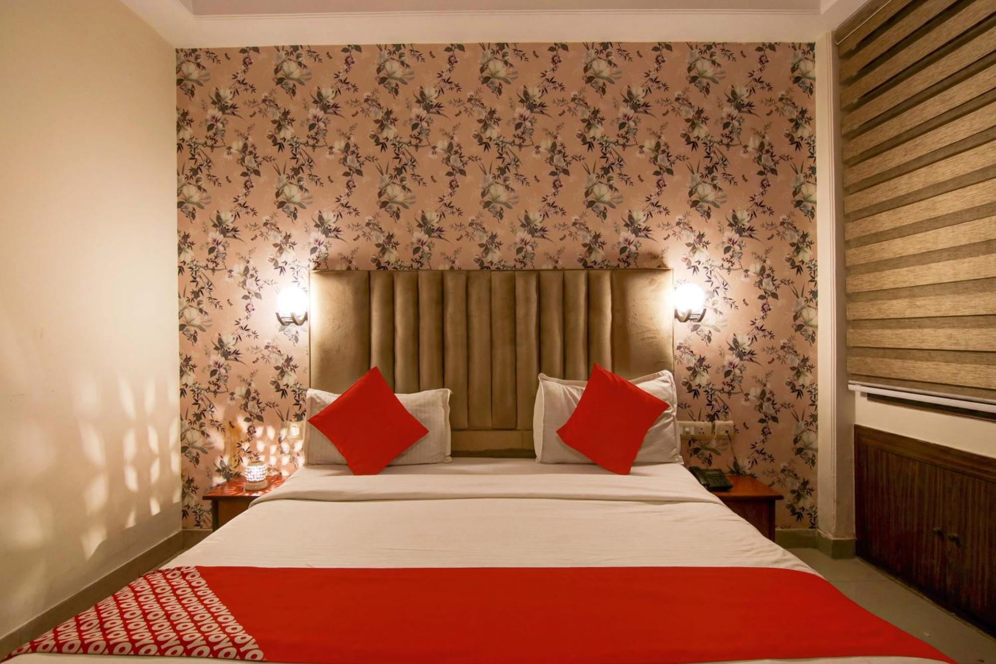 Hotel O Airport Pittors Que Delhi New Delhi